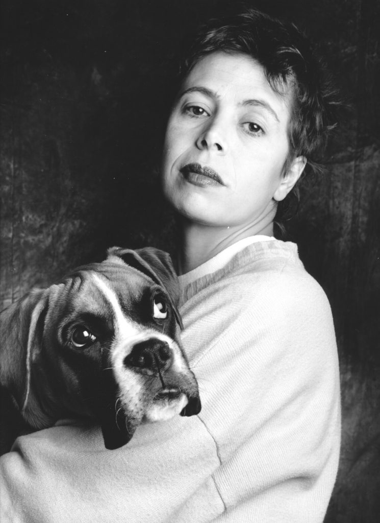 Agatha Ruiz de la Prada no puede vivir sin perros. Adora a los animales; de hecho dice que no tener animales es una horterada.