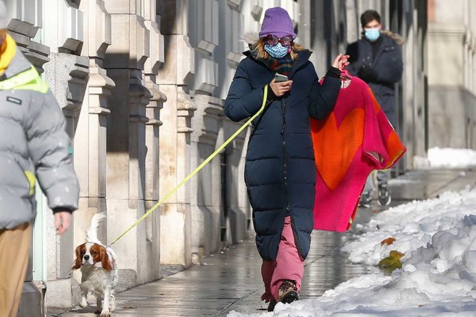 Agatha Ruiz de la Prada no puede vivir sin perros. Adora a los animales; de hecho dice que no tener animales es una horterada.