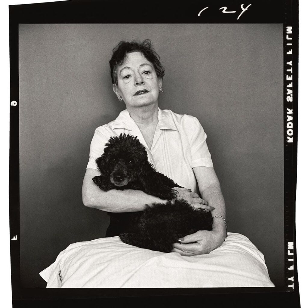 Los perros de Dorothy Parker. La escritor  siempre vivió en compañía de perros. De hecho, murió junto a su perro Troy. Pero..., ¿Quién era Dorothy Parker?